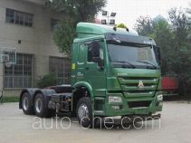 Sinotruk Howo dangerous goods transport tractor unit ZZ4257N3247E1W