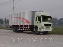 Sinotruk Howo box van truck ZZ5167XXYM5617V
